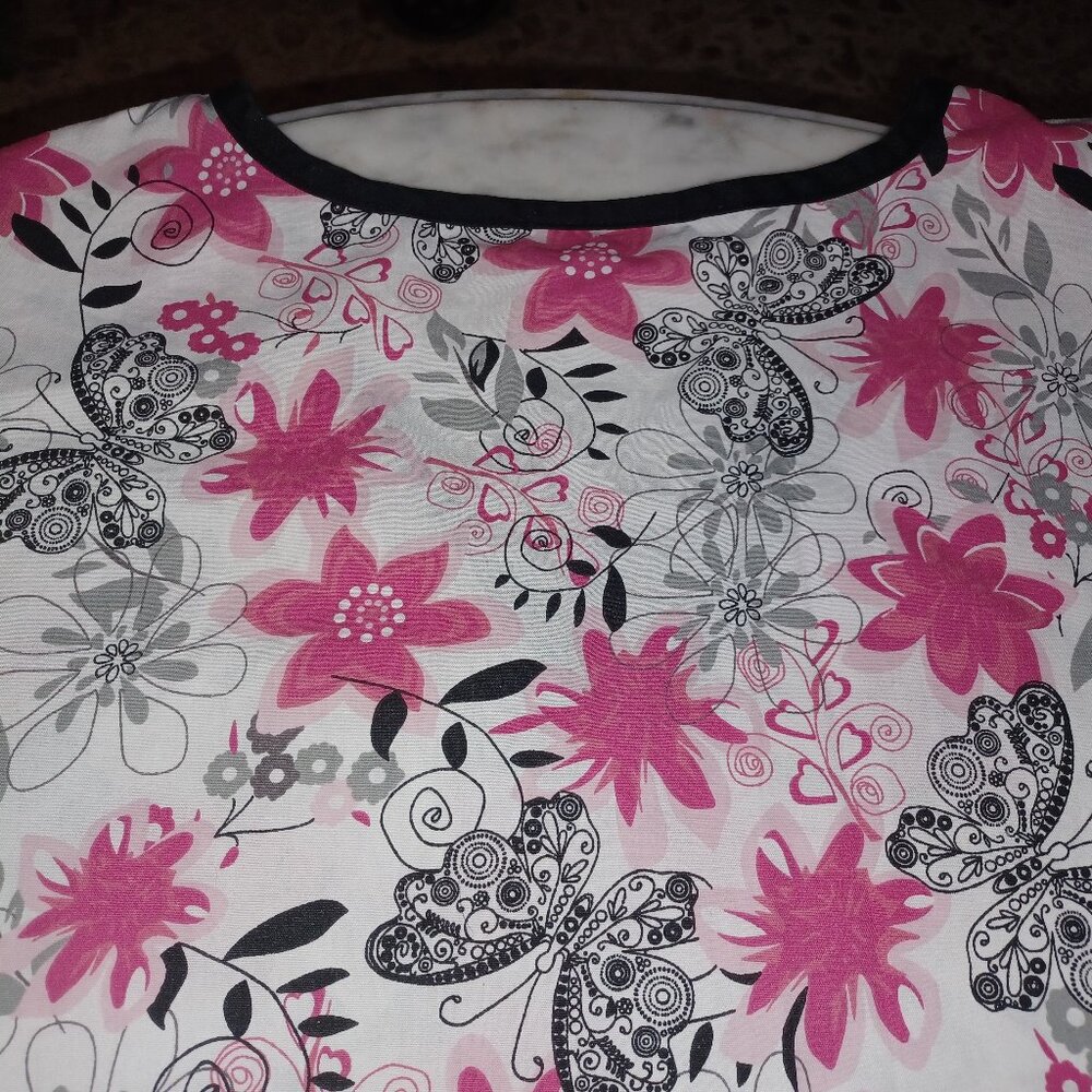 Scrub Studio Women's Scrub Top SZ 2-3XL Butterflies Pink & White - Picture 3 of 4